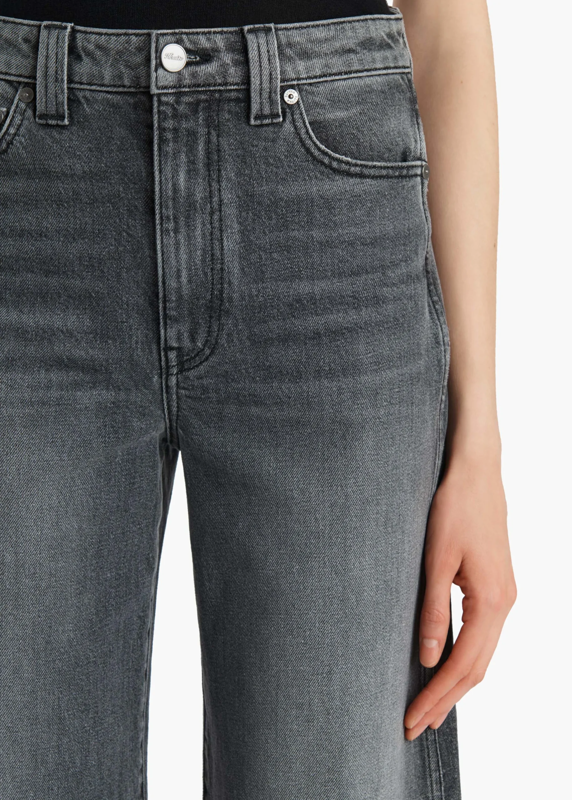 Delina Jean in|Khaite Online