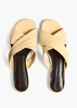 Liria Flat Sandal in|Khaite New