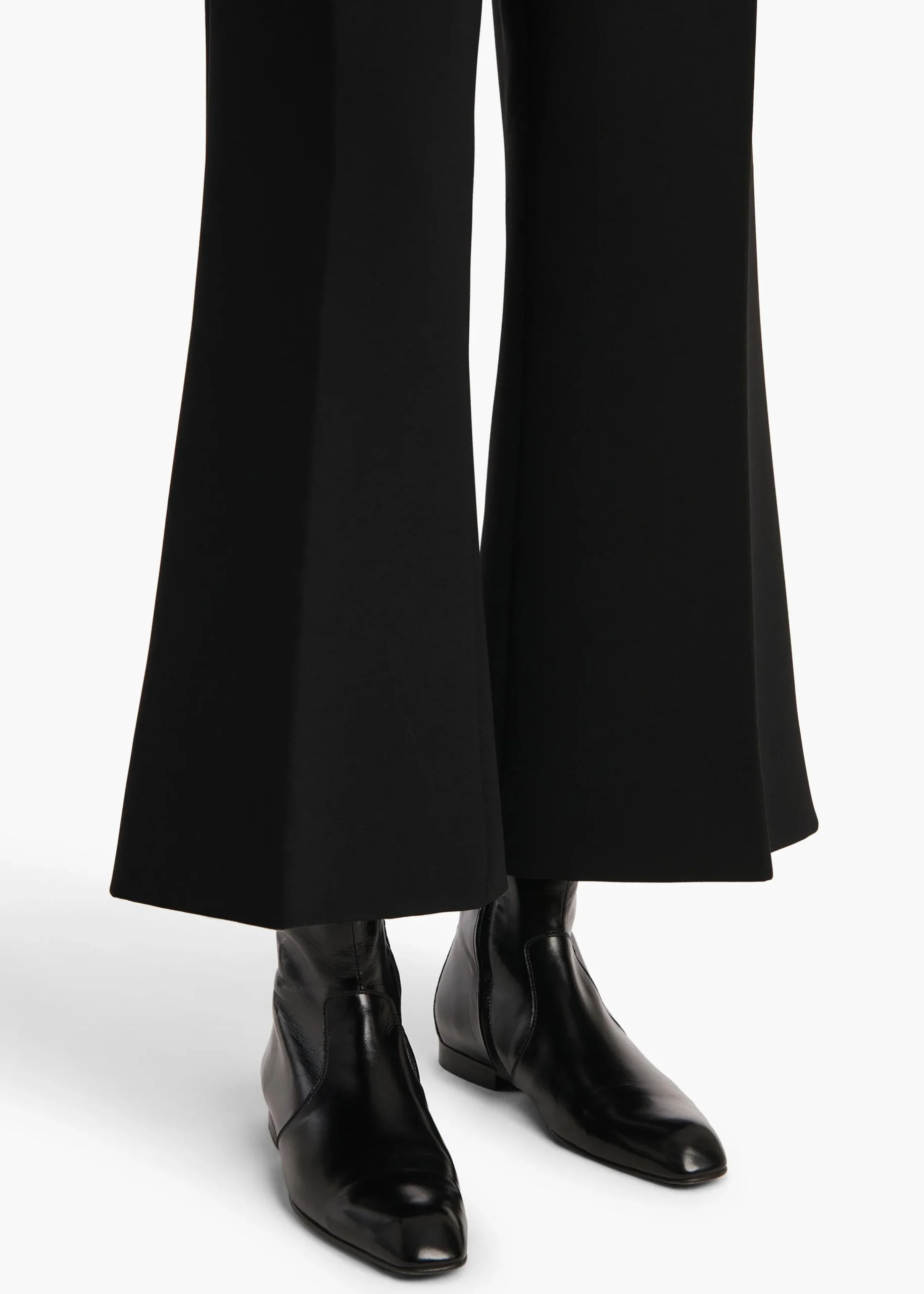 Walter Pant in|Khaite Online